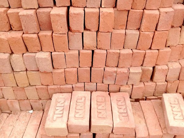 1 नंबर पक्की लाल ईंट पर NNL की मोहर — first grade NNL-stamped fired clay bricks, रेवती बलिया