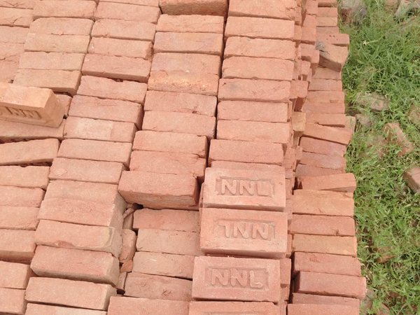 2 नंबर पक्की ईंट का ढेर — standard red clay building bricks, NNL Bricks बलिया